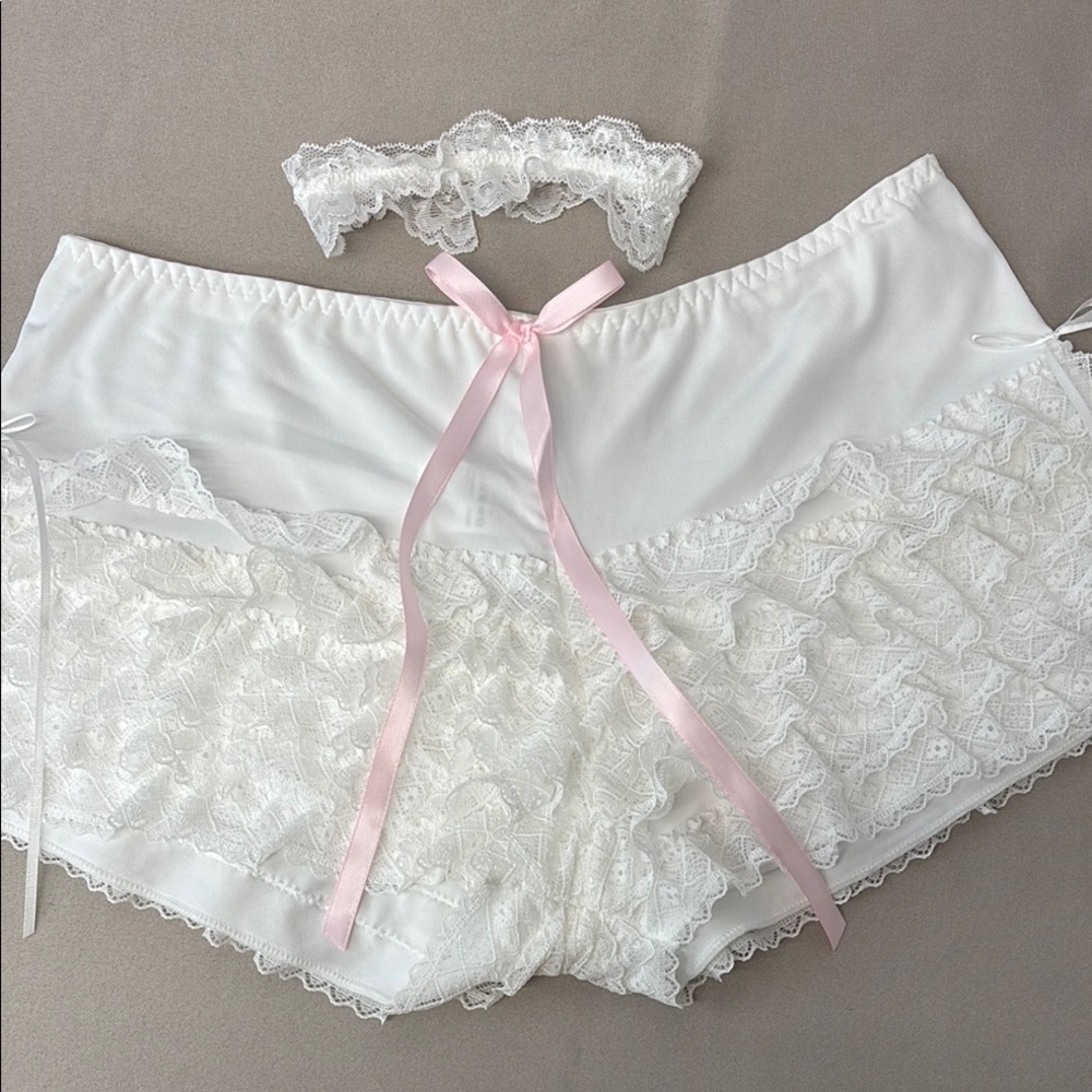 Ruffle Panties/Shorts w/Garter sz L